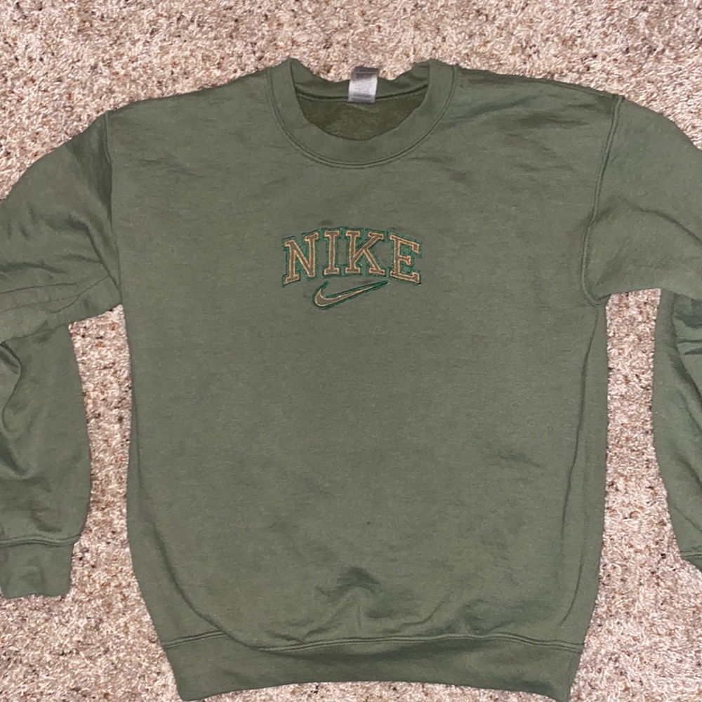 Small Vintage green Nike crew neck.